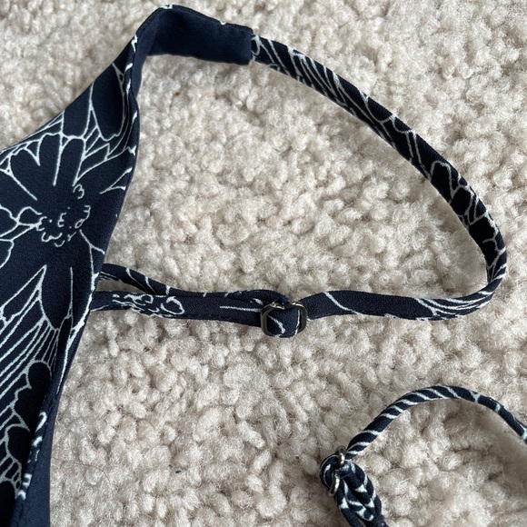 Banana Republic Factory Daisy Spaghetti Strap Sleeveless Top Size XS Navy White - Picture 8 of 11